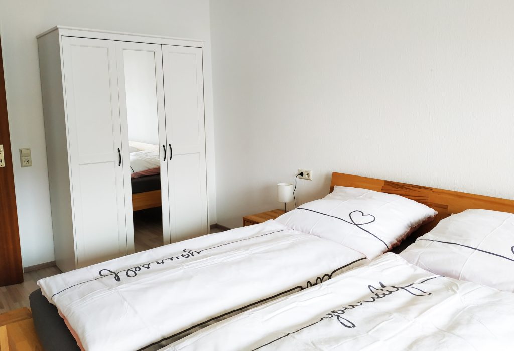 Doppelbett in der Ferienwohnung Schussental